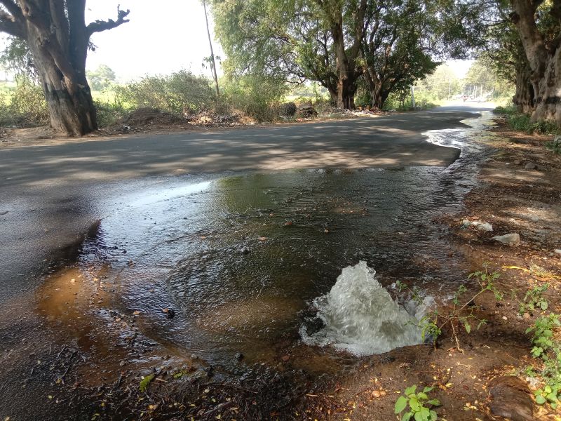 குடிநீர் ஆறாக ஓடும் அவலம்..! பொதுமக்கள் கடும் அதிருப்தி..! கண்டுகொள்ளாத நிர்வாகம்...!