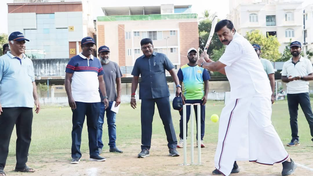 பத்திரிக்கையாளர்களுக்கு இடையே கிரிக்கெட் போட்டி...!!!