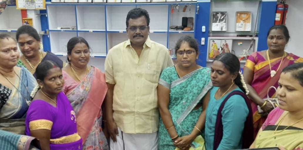 வாழ்த்துக்களைப் பெற்ற மகளிர் அணி அமைப்பாளர்கள்...!!!!