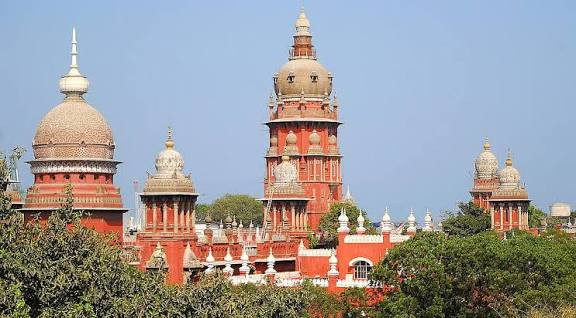 அதிமுக எம்.பி.க்கு சொந்தமான கல்வி நிறுவனம்..! ஆக்கிரமிப்பு நிலத்தை மீட்க உயர் நீதிமன்றம் அதிரடி உத்தரவு..!