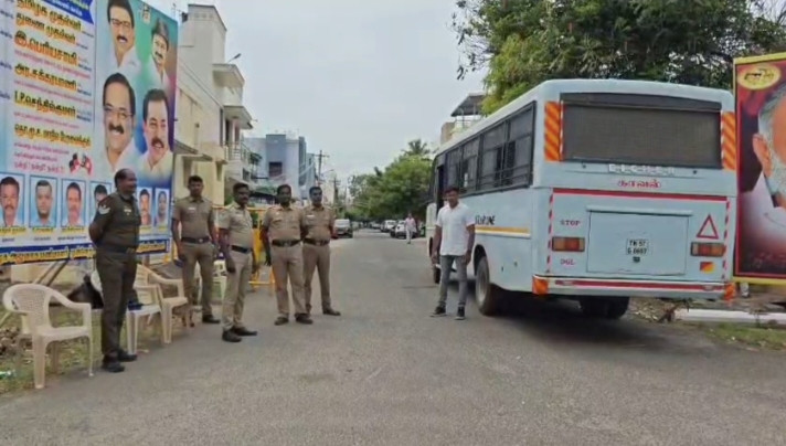 போராட்டம் எதிரொலி..! அமைச்சர் வீட்டின் முன்பு போலீஸ் குவிப்பு..!