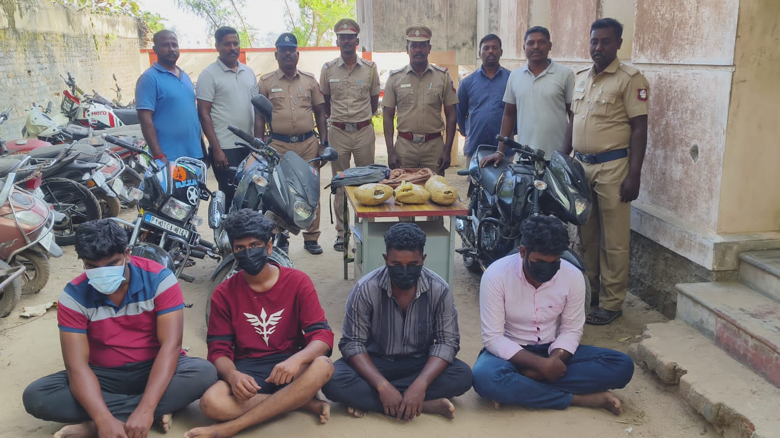 கடலூர் போலீசாரின் அதிரடி வேட்டை கஞ்சா பறிமுதல்......!!!!! போலீசாருக்கு பாராட்டு.......!!!!!