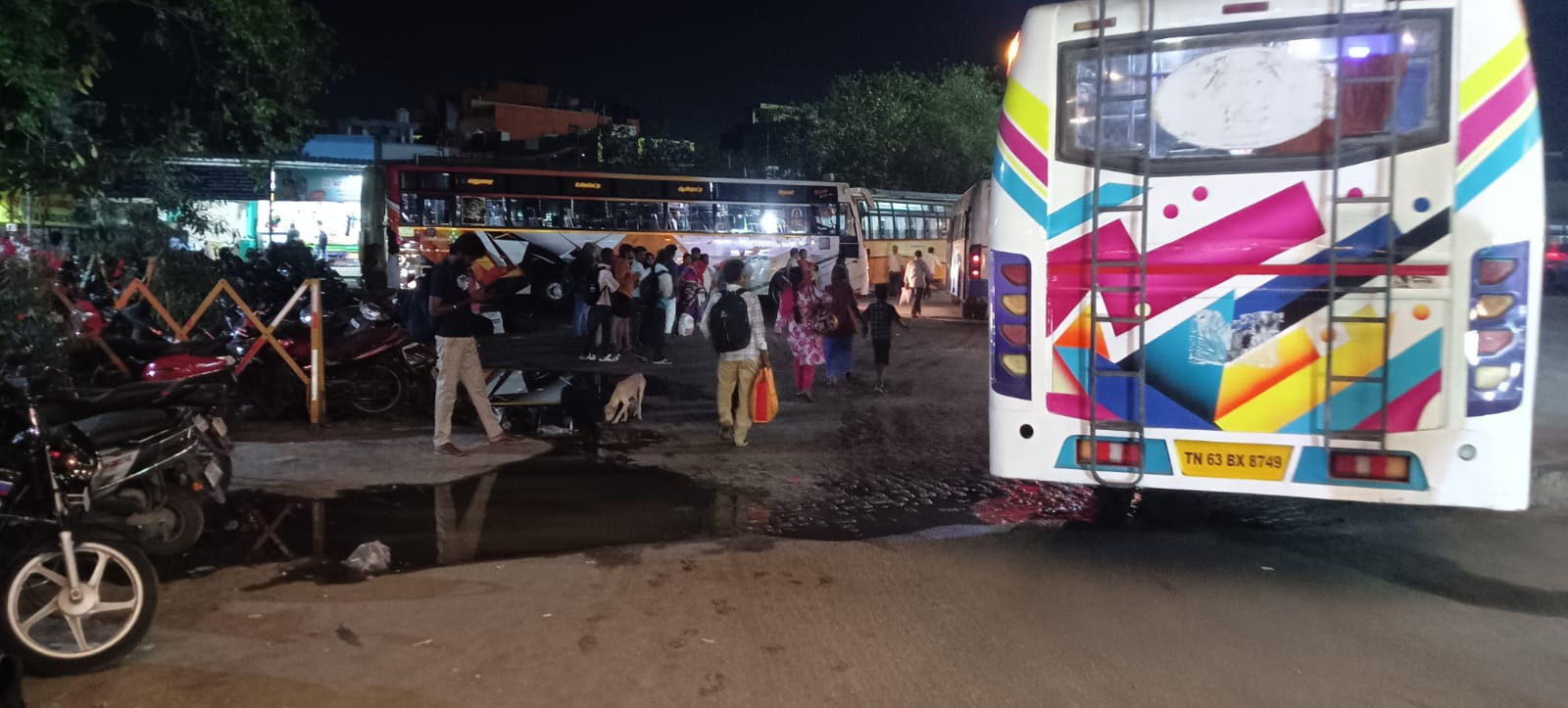 மதுரையில் மணக்கும் பஸ் நிலையம்?   உறக்கத்தில் மாநகராட்சி !