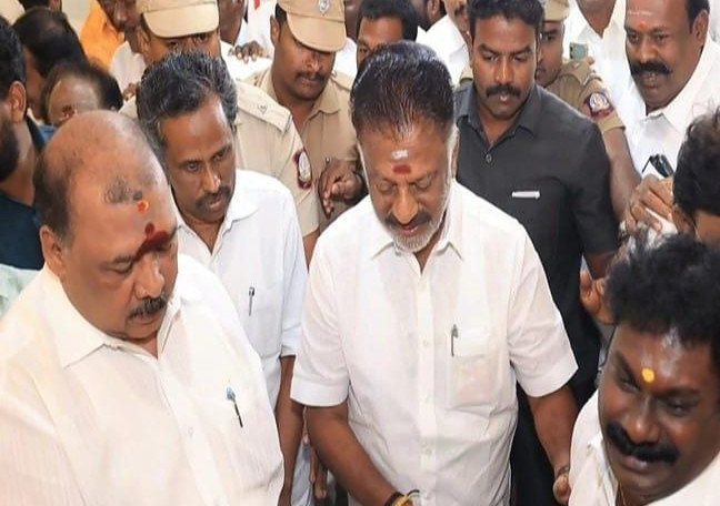 நேரடியா பேச விடுங்க..! ஓபிஎஸ் கூட்டத்தில் நிர்வாகிகள் ஆவேசம்..! சலசலப்பால் பரபரப்பு..!