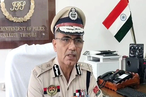 அலுவலகத்திலேயே டிஜிபி தற்கொலை...! முதல்வர் நேரில் விரைந்தார்...!