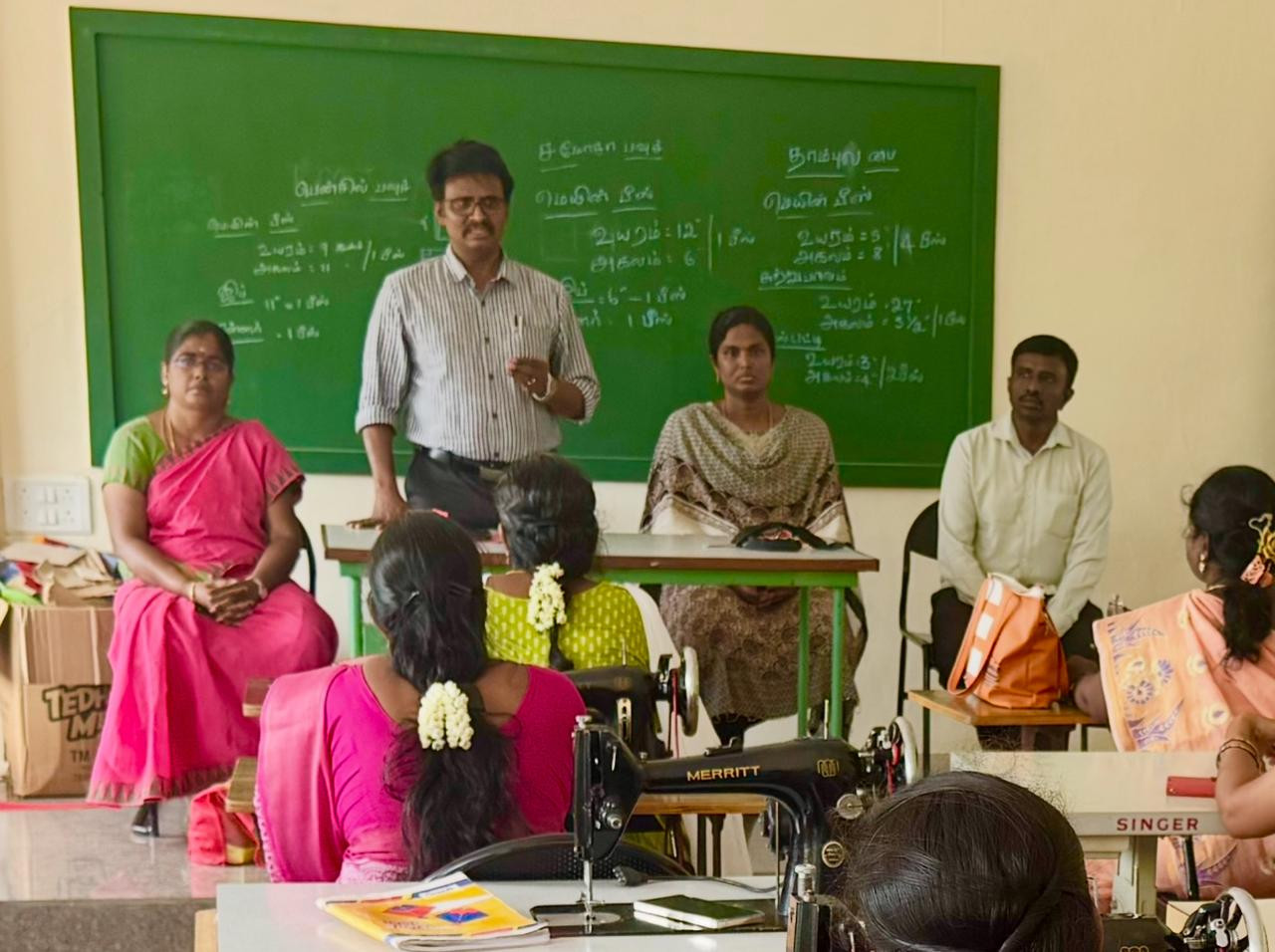 தன்னார்வலர்களுக்கு சுயதொழில் பயிற்சி....! தீவிர முனைப்புடன் செயல்படும் கல்வித்துறை அதிகாரிகள்....!