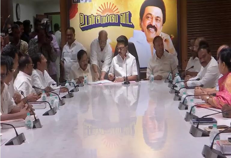 வாரத்தில் நான்கு நாட்கள் ...!!!  எம்.பி.,  களுக்கு முதல்வர் உத்தரவு....!!!