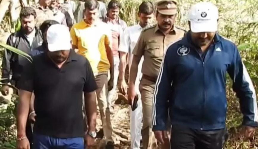 சுமார் 8 கிலோமீட்டர் தூரம் நடந்து சென்று ஆய்வு செய்த...! மாவட்ட ஆட்சியர்....!