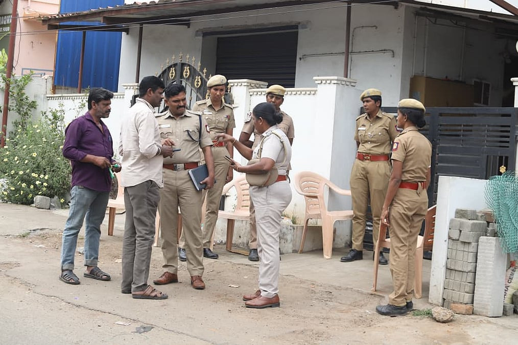 வடமாநில கொள்ளையர்களை...! 3 பேர் துப்பாக்கியால் சுட்டு பிடித்த போலீஸ்....! 