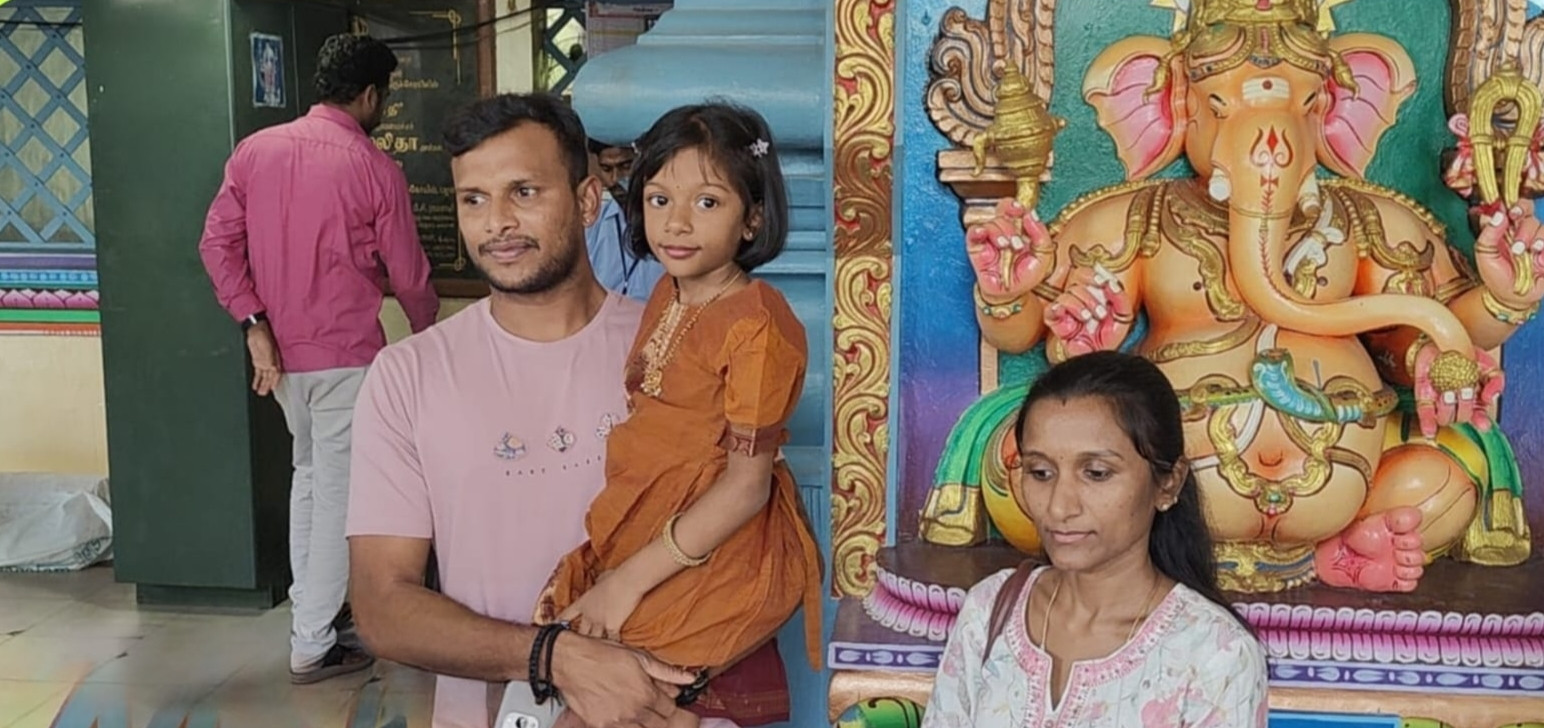 கிரிக்கெட் வீரர்...! நடிகர் சிவகார்த்திகேயன்...! குடும்பத்துடன் திடீர் விசிட்...!
