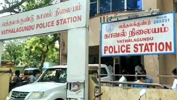 வத்தலகுண்டில் சினிமா பாணியில் திருட்டு...! 15.5 பவுன் நகை கொள்ளை...! இளம்பெண் கைது...!