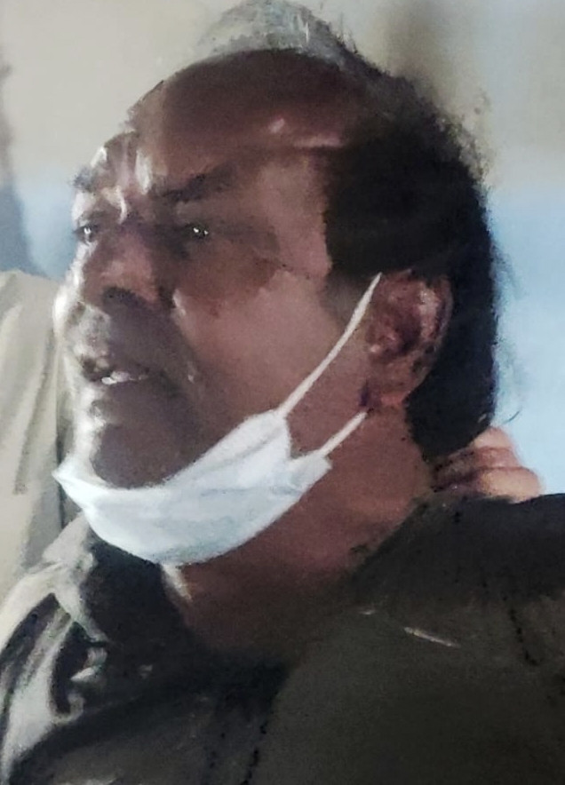 பெண் போலீசாருக்கு அருவாள் வெட்டு...!!!