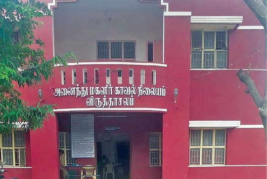 அனைத்து மகளிர் காவல் நிலைய ஆய்வாளர், எழுத்தர் போக்சோ வழக்கில் சஸ்பெண்ட்...!