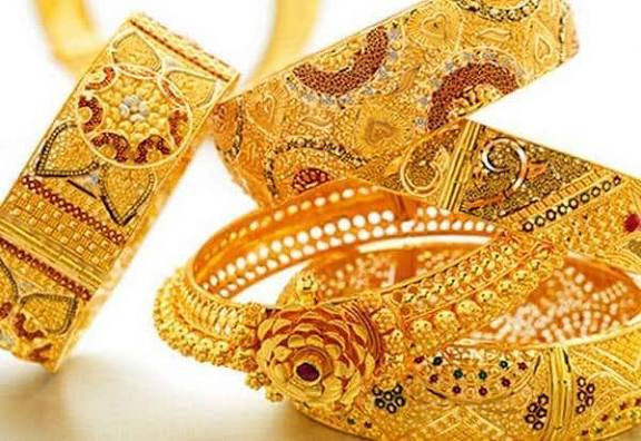 ஏறும் தங்கம்...! இறங்கும் வெள்ளி..!  புதிய சாதனை..!