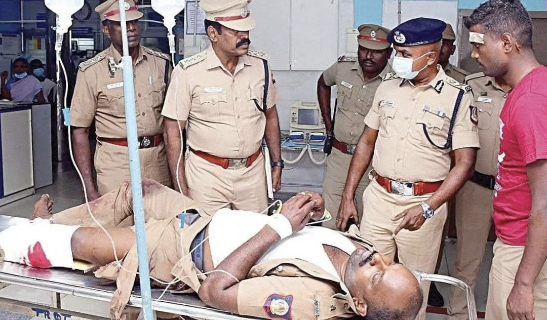 ரவுடி மீது நாட்டு வெடிகுண்டு வீச்சு...!! தொடரும் பழிக்குப் பழி....!!!