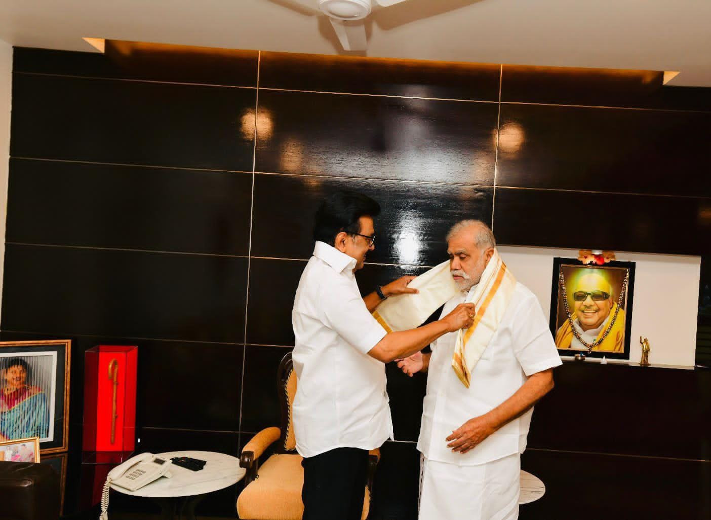 அமைச்சருக்கு முதல்வர்...! நேரில் வாழ்த்து..! கொண்டாடும் தொண்டர்கள்...!
