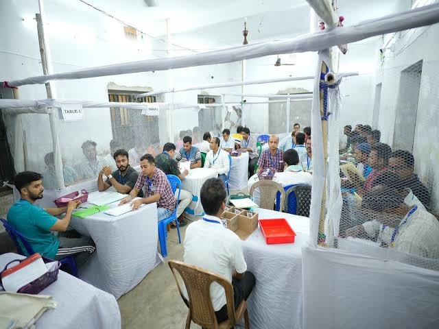 குஜராத் இடைத்தேர்தலில் பாஜக தோல்வி...!