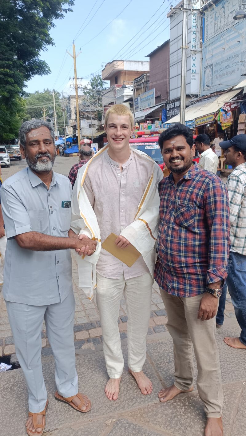 சர்வதேச ஹாக்கி வீரர்களின் வருகையால் களைகட்டும் மதுரை ★ மீனாட்சி அம்மன் கோயிலை தரிசிக்க ஆர்வம்