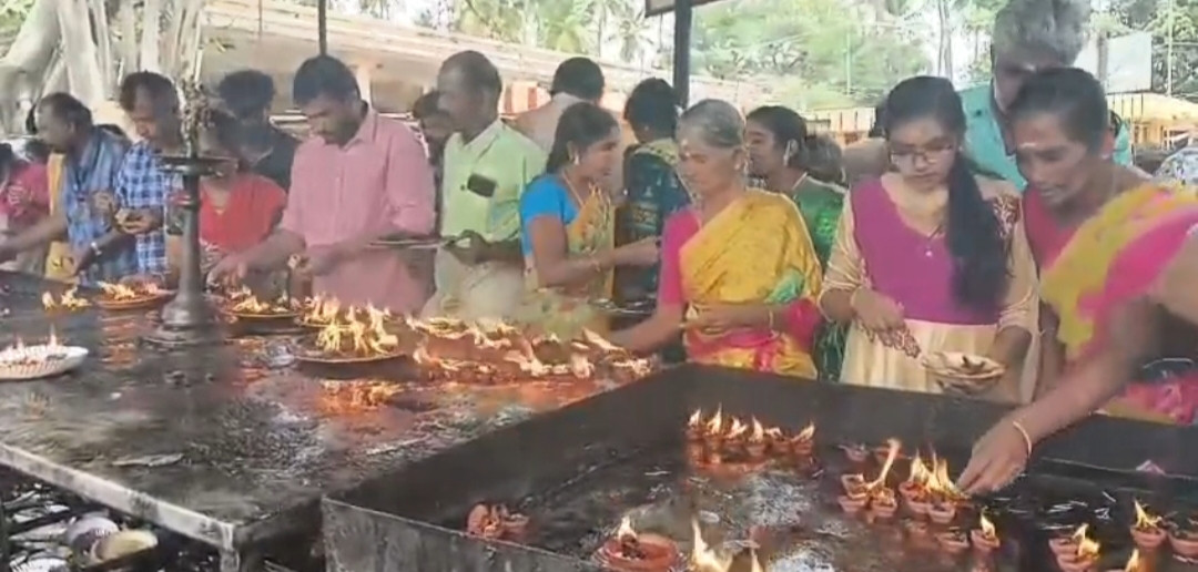பூஜை பொருட்கள் ஏலம் குச்சனூர் பகவானுக்கே வெளிச்சம்...?????