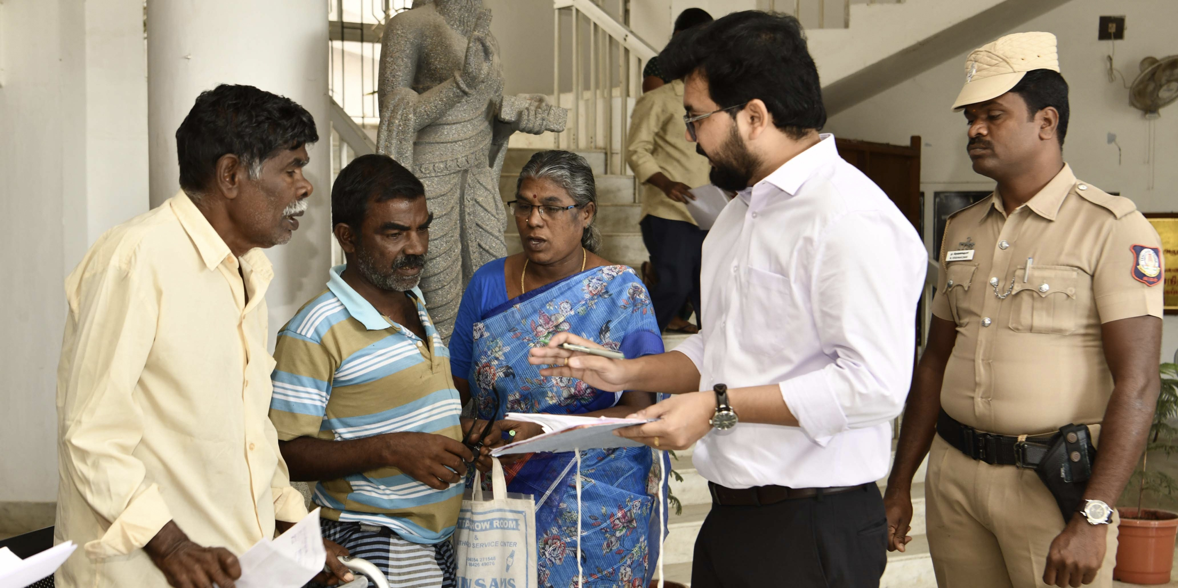 தேனி கலெக்டர் ரஞ்சித் சிங் தலைமையில் மக்கள் குறைதீர்க்கும் நாள் முகாம்...!!!