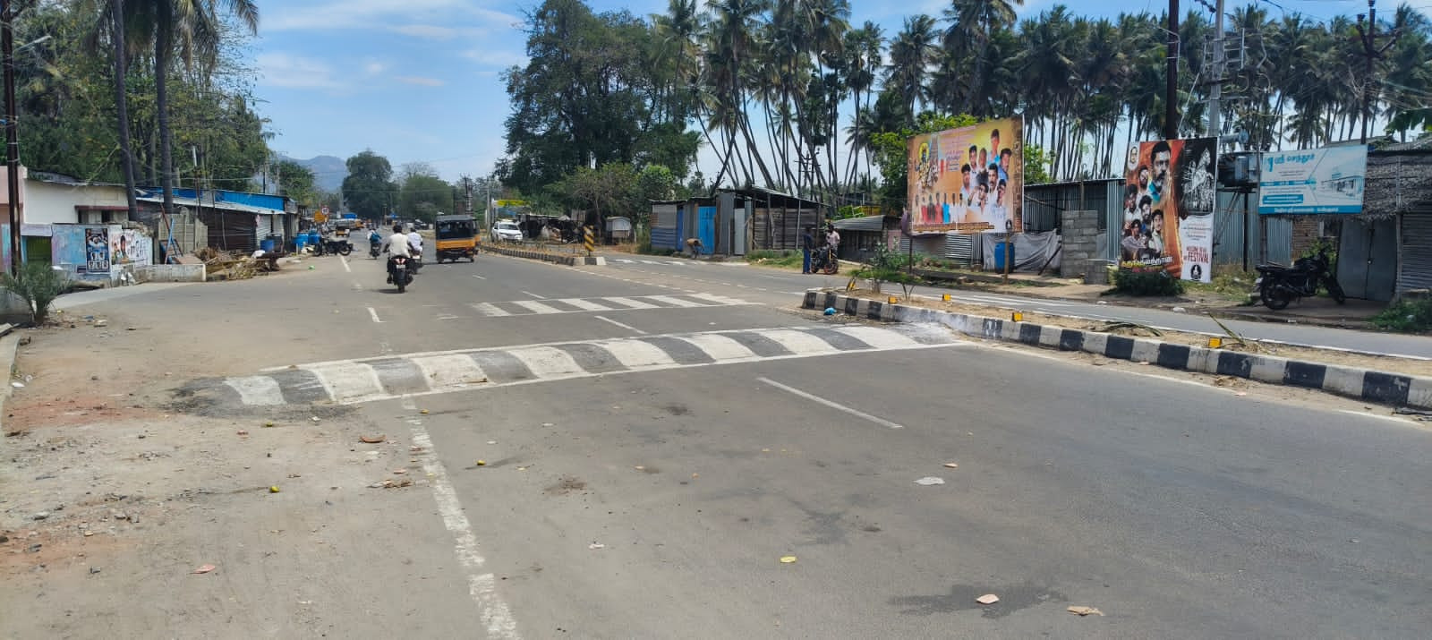 எச்சரிக்கை பலகை..! அமைக்கப்பட்ட வேகத்தடை..! தொடர் விபத்துகளால் வாகன ஓட்டிகள் அச்சம்..!