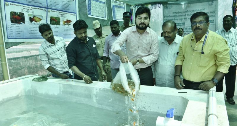 வண்ண மீன்கள் உற்பத்தி பண்ணையை கலெக்டர் ரஞ்ஜீத் சிங் துவக்கி வைத்தார்....!!!