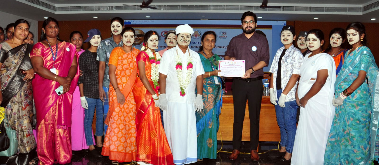 தேனியில் கலெக்டர் ரஞ்சித் சிங் தலைமையில் உறுதிமொழி ஏற்பு...!