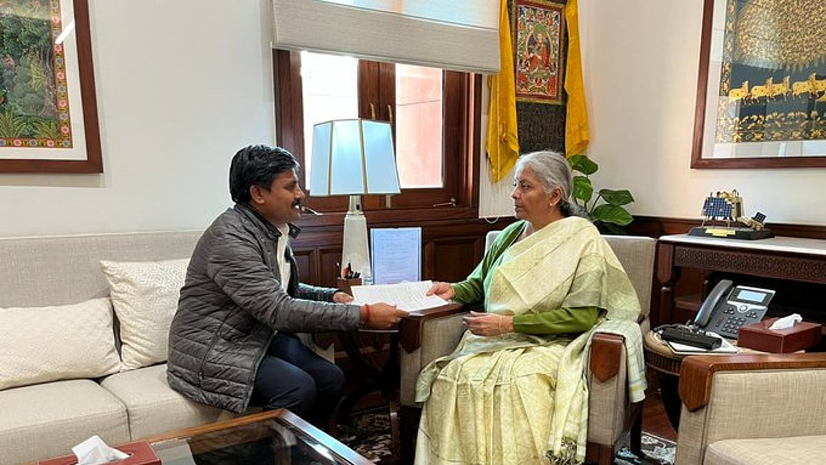 மத்திய அமைச்சருடன் மாநில அமைச்சரின் மகன் சந்திப்பு  - பின்னணி என்ன? 