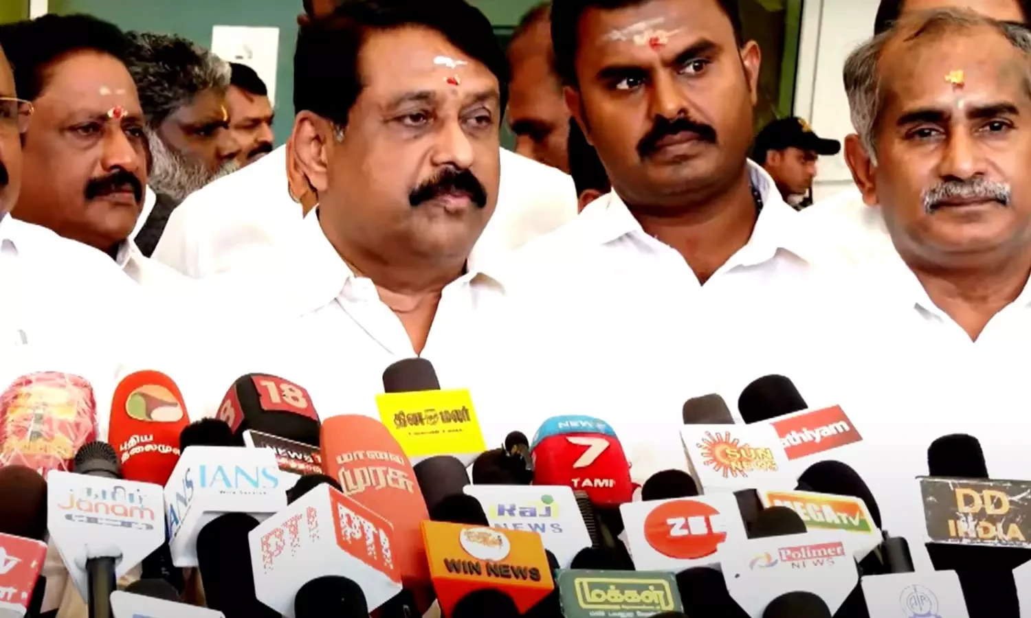 அதிமுக - பாஜக தொகுதிப் பங்கீடு...!  நயினார் நாகேந்திரன் அதிரடிப் பேட்டி..!