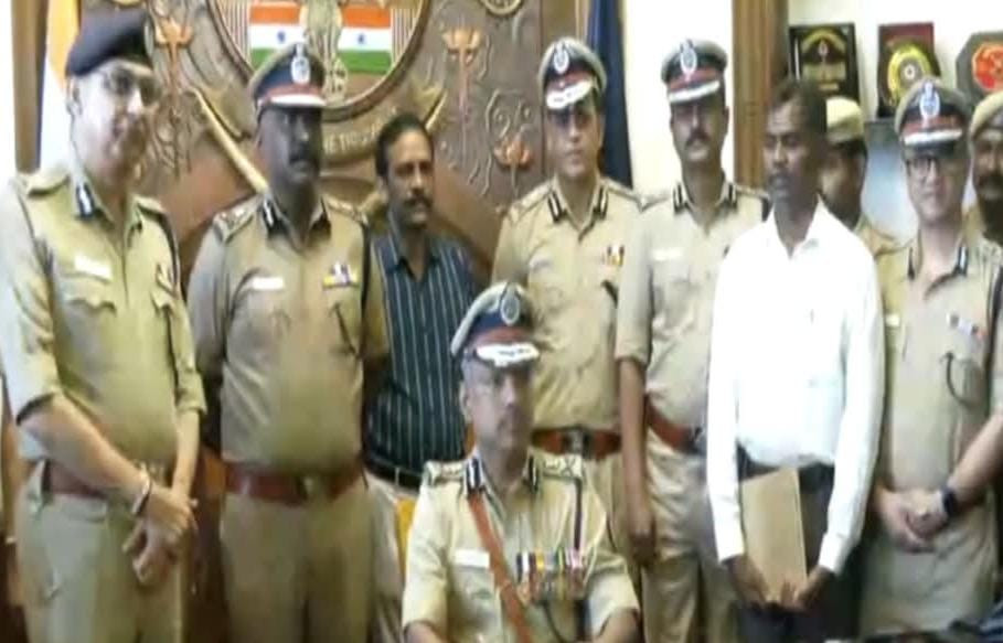 புதிய பொறுப்பு டிஜிபி பதவியேற்பு...!