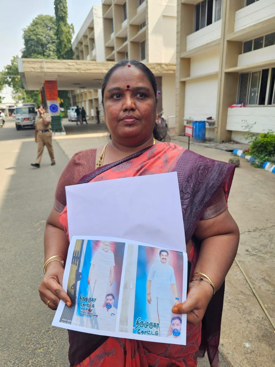 திமுக பிரமுகர் மீது பல கோடி ரூபாய் நில மோசடிப் புகார்...! கலெக்டர் அலுவலகத்தில் பெண் மனு....!