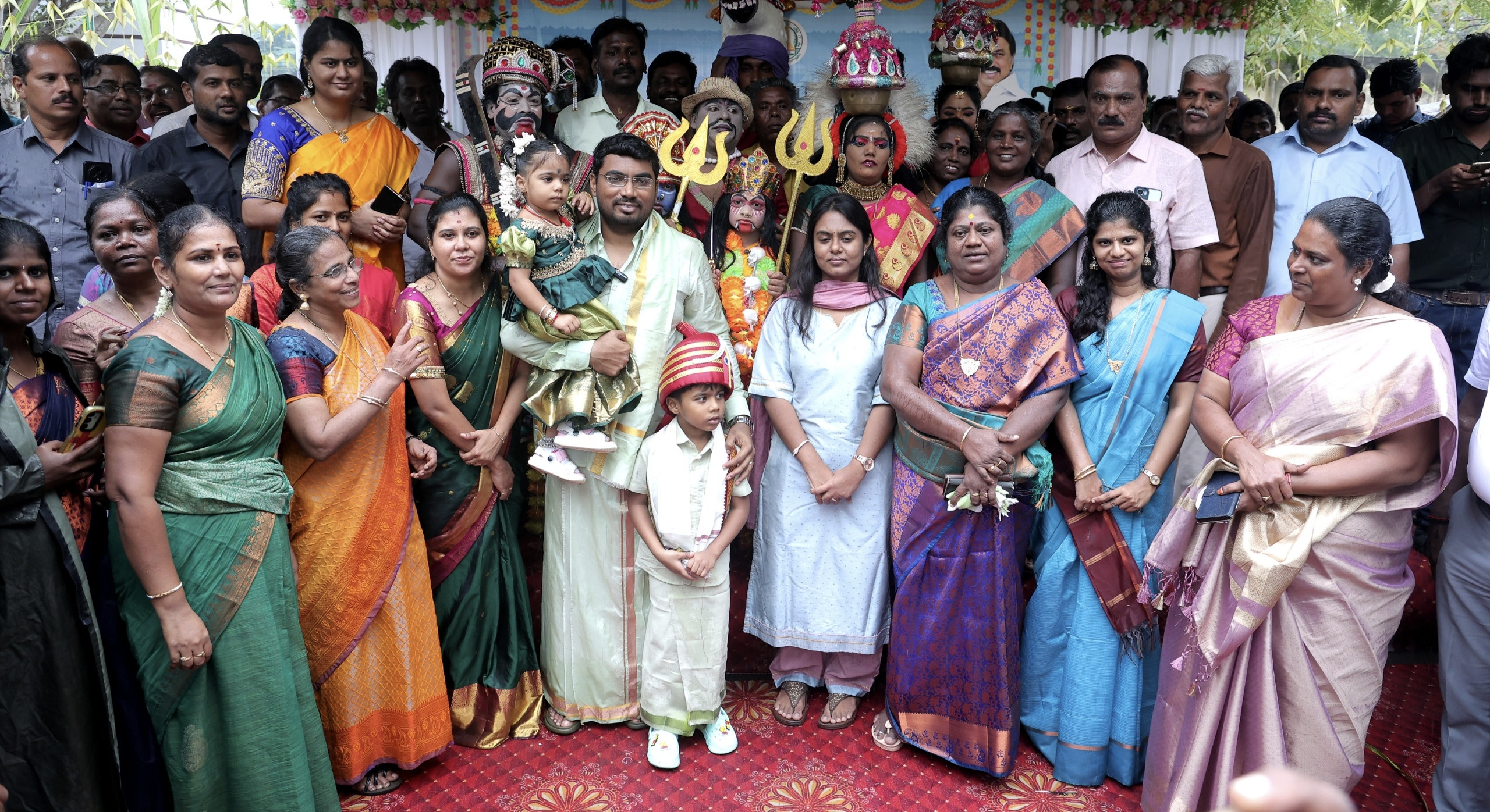 திண்டுக்கல் கலெக்டர் அலுவலக வளாகத்தில் சமத்துவ பொங்கல் விழா....!!!?