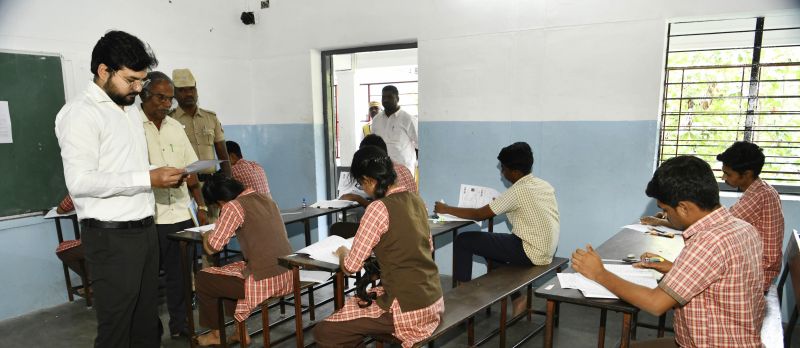 பிளஸ் டூ தேர்வு மையத்தினை கலெக்டர் ரஞ்ஜீத்சிங் பார்வையிட்டார்....!!!!
