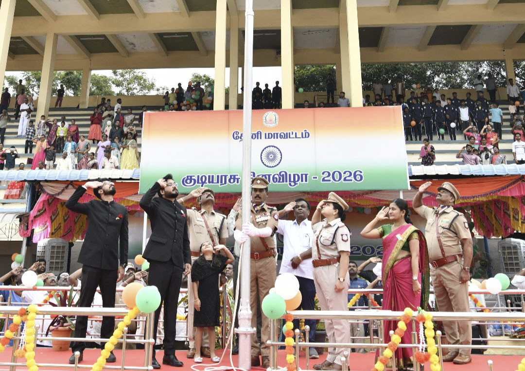 77 வது குடியரசு தின விழா கலெக்டர் ரஞ்ஜீத் சிங் கொடியேற்றி பாராட்டு சான்றிதழ் வழங்கினார்....!!!