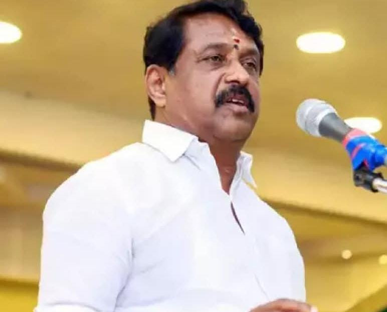 தொலைபேசி உரையாடல்களை ஒட்டுக்கேட்பதாக...! பாஜக நயினார் நாகேந்திரன் பகீர் குற்றச்சாட்டு....!